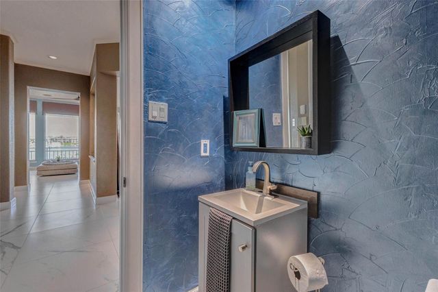 411 Harborside Way, Kemah, TX 77565