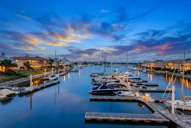 411 Harborside Way, Kemah, TX 77565