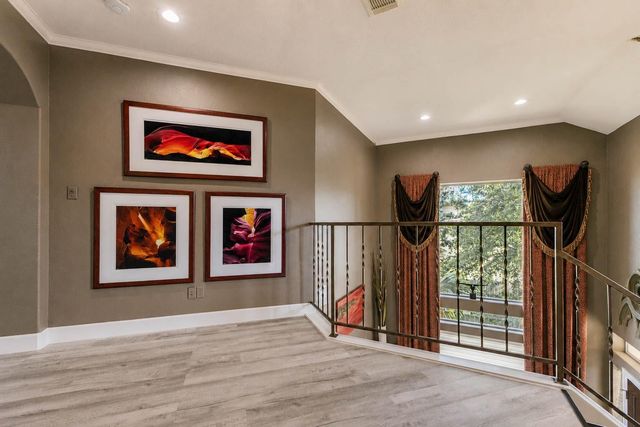 411 Harborside Way, Kemah, TX 77565