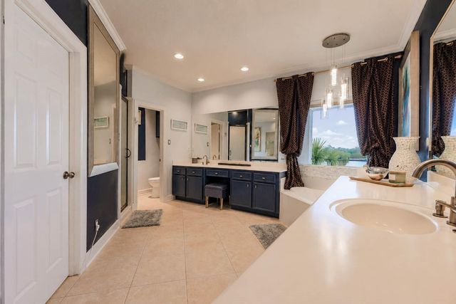 411 Harborside Way, Kemah, TX 77565