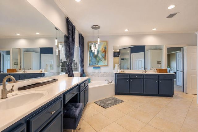 411 Harborside Way, Kemah, TX 77565