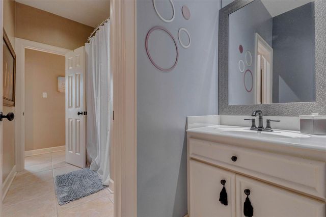 411 Harborside Way, Kemah, TX 77565