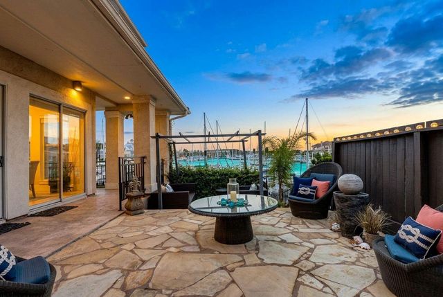 411 Harborside Way, Kemah, TX 77565