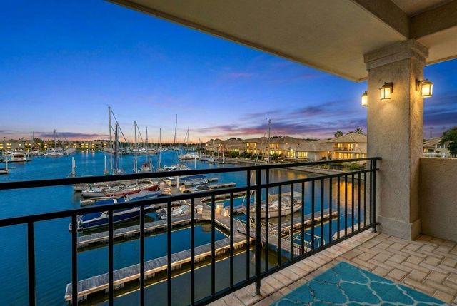 411 Harborside Way, Kemah, TX 77565