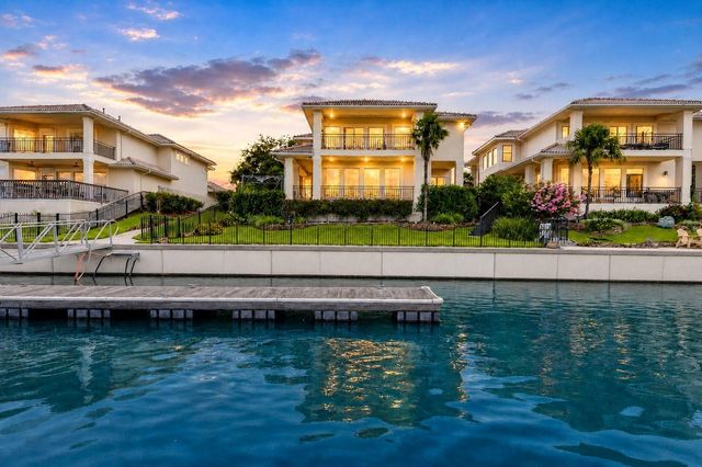 411 Harborside Way, Kemah, TX 77565