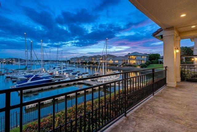 411 Harborside Way, Kemah, TX 77565
