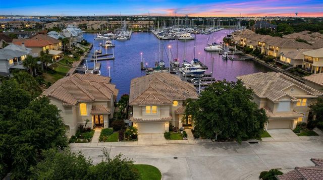 411 Harborside Way, Kemah, TX 77565