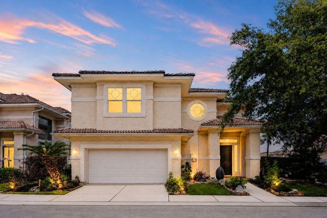 411 Harborside Way, Kemah, TX 77565