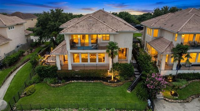 411 Harborside Way, Kemah, TX 77565