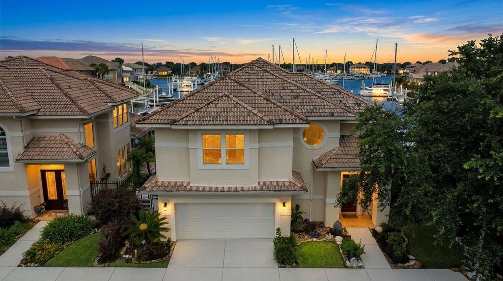411 Harborside Way, Kemah, TX 77565