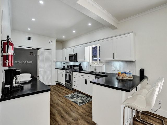 1128 Tyler St, Hollywood, FL 33019