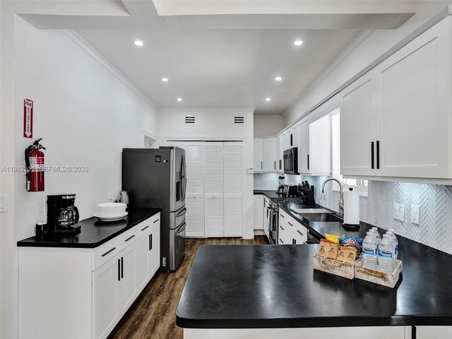 1128 Tyler St, Hollywood, FL 33019