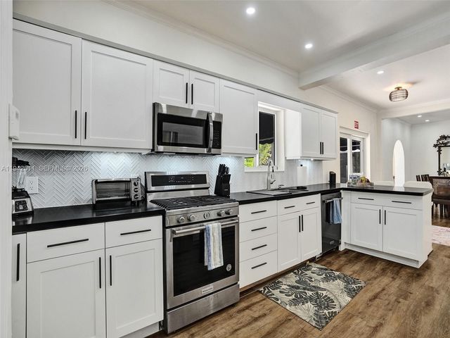 1128 Tyler St, Hollywood, FL 33019