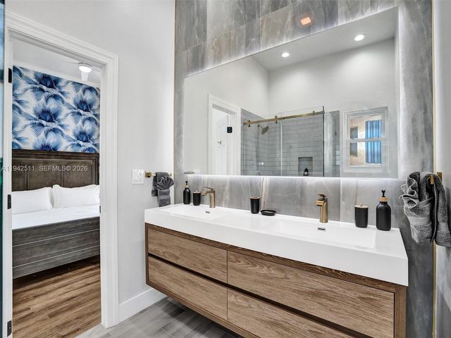 1128 Tyler St, Hollywood, FL 33019