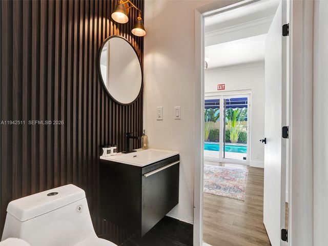 1128 Tyler St, Hollywood, FL 33019