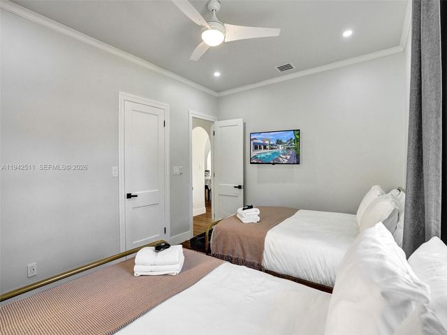 1128 Tyler St, Hollywood, FL 33019