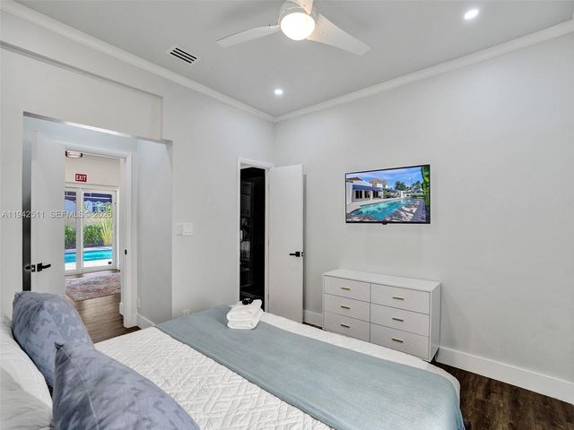 1128 Tyler St, Hollywood, FL 33019