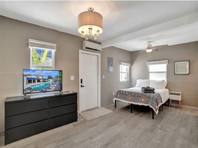 1128 Tyler St, Hollywood, FL 33019