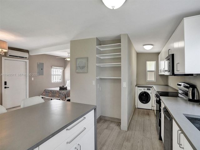 1128 Tyler St, Hollywood, FL 33019