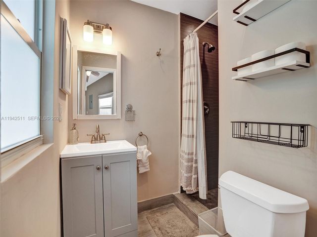 1128 Tyler St, Hollywood, FL 33019