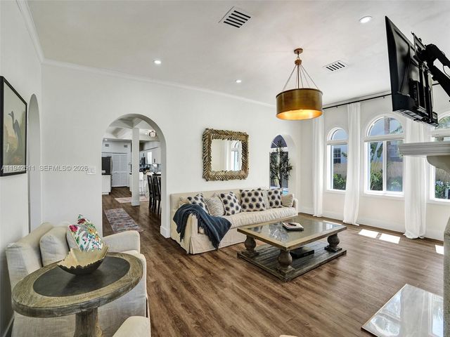 1128 Tyler St, Hollywood, FL 33019