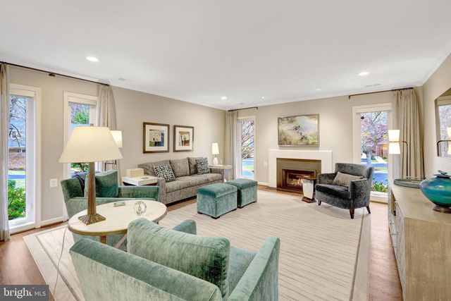 2806 OAKTON MANOR CT, Oakton, VA 22124