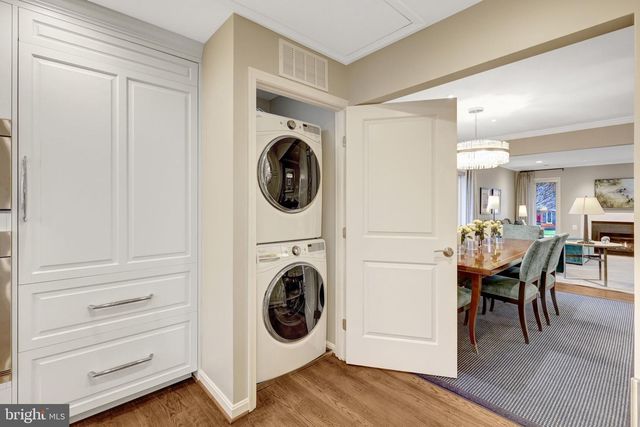 2806 OAKTON MANOR CT, Oakton, VA 22124