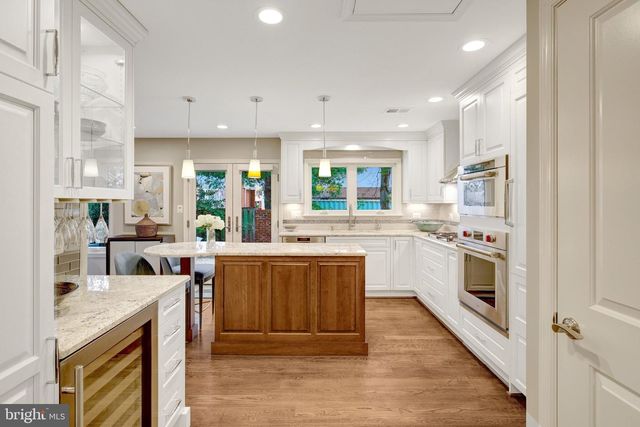 2806 OAKTON MANOR CT, Oakton, VA 22124