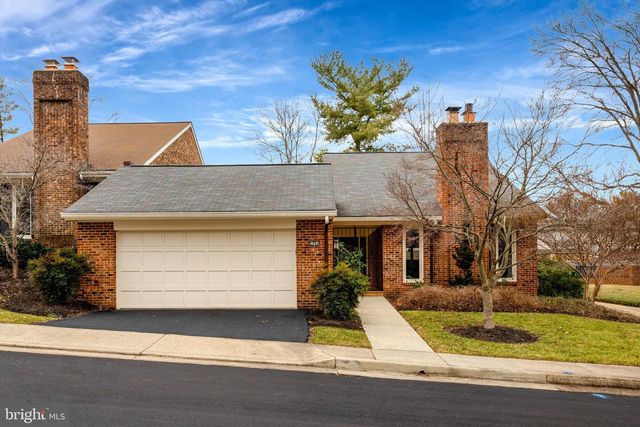 2806 OAKTON MANOR CT, Oakton, VA 22124