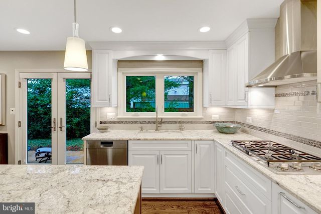 2806 OAKTON MANOR CT, Oakton, VA 22124