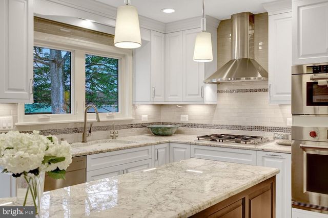 2806 OAKTON MANOR CT, Oakton, VA 22124