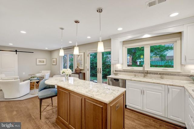 2806 OAKTON MANOR CT, Oakton, VA 22124