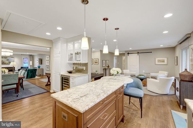 2806 OAKTON MANOR CT, Oakton, VA 22124