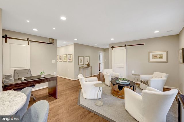 2806 OAKTON MANOR CT, Oakton, VA 22124