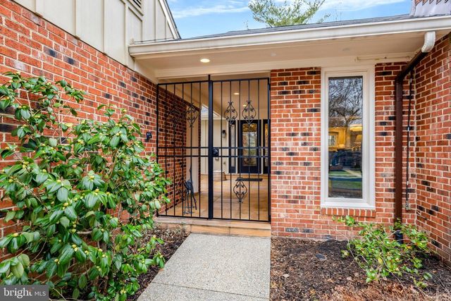 2806 OAKTON MANOR CT, Oakton, VA 22124