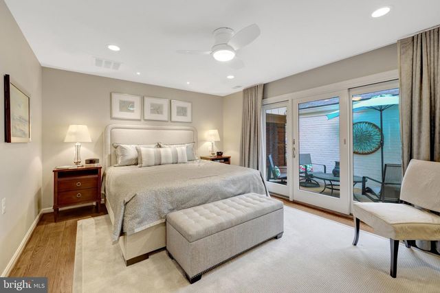 2806 OAKTON MANOR CT, Oakton, VA 22124