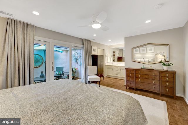 2806 OAKTON MANOR CT, Oakton, VA 22124