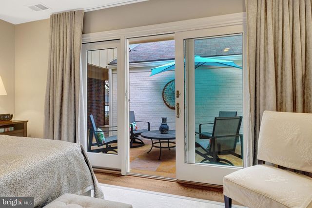 2806 OAKTON MANOR CT, Oakton, VA 22124