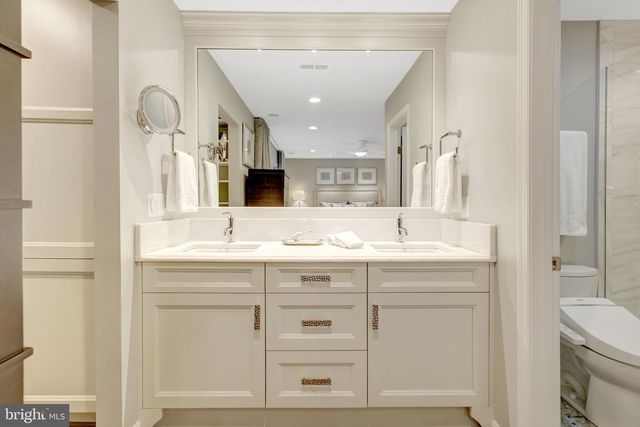 2806 OAKTON MANOR CT, Oakton, VA 22124