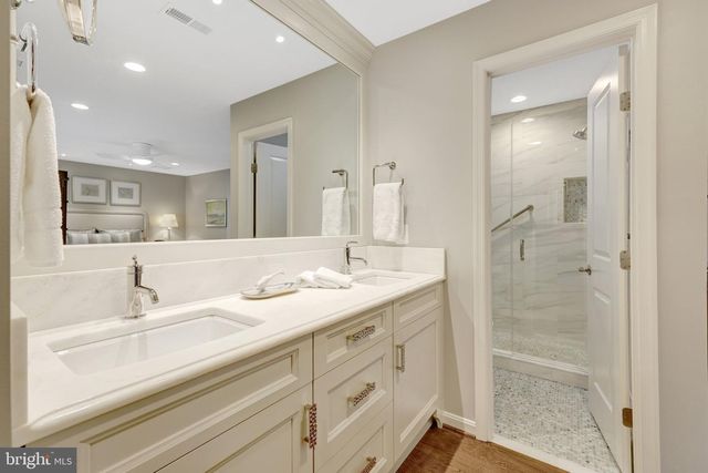 2806 OAKTON MANOR CT, Oakton, VA 22124