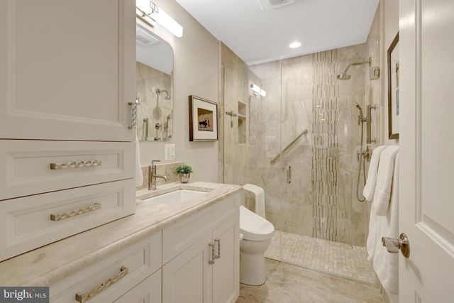 2806 OAKTON MANOR CT, Oakton, VA 22124