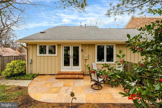 2806 OAKTON MANOR CT, Oakton, VA 22124