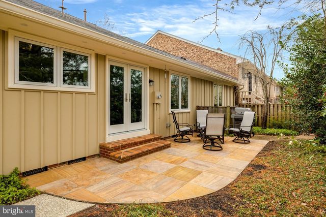 2806 OAKTON MANOR CT, Oakton, VA 22124