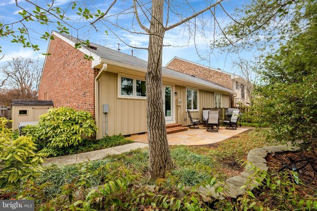 2806 OAKTON MANOR CT, Oakton, VA 22124