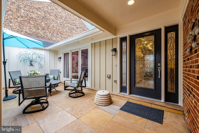 2806 OAKTON MANOR CT, Oakton, VA 22124