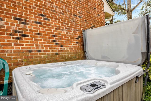 2806 OAKTON MANOR CT, Oakton, VA 22124