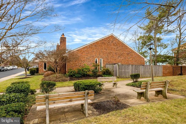 2806 OAKTON MANOR CT, Oakton, VA 22124