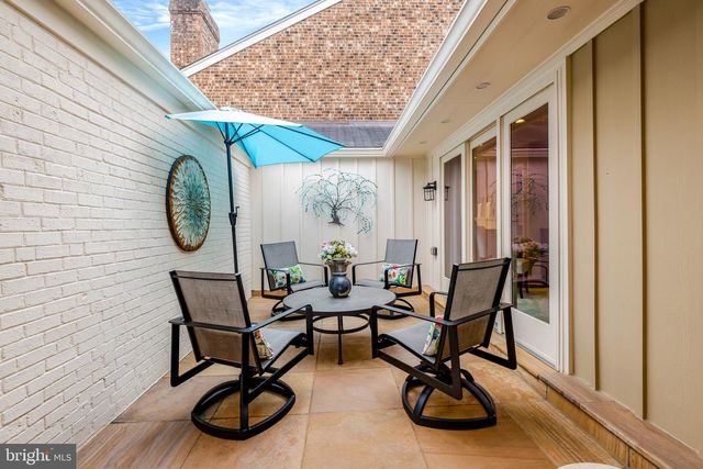 2806 OAKTON MANOR CT, Oakton, VA 22124