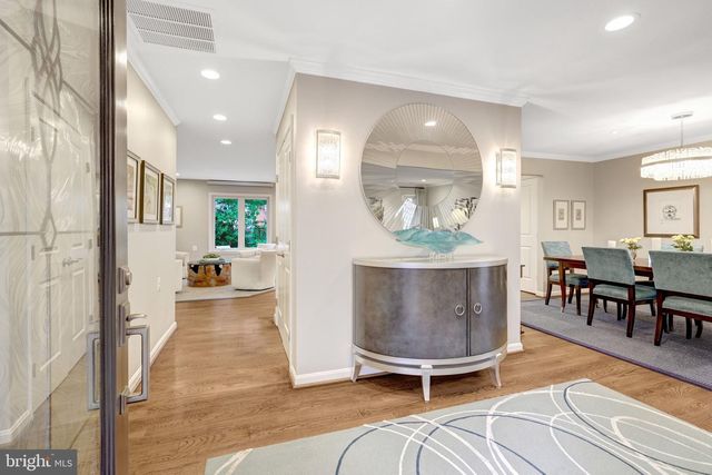 2806 OAKTON MANOR CT, Oakton, VA 22124