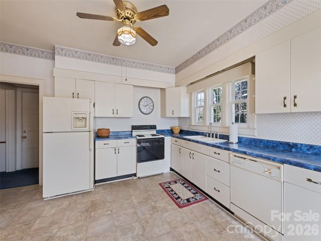 151 Hampton Heights, Canton, NC 28716